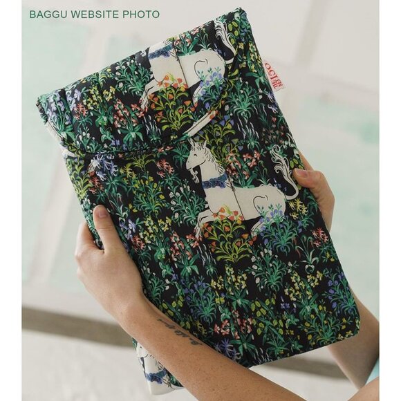 Baggu: Puffy Laptop Sleeve - RARE SOLD OUT Unicorn Tapestry MET Exclusive - Picture 4 of 6